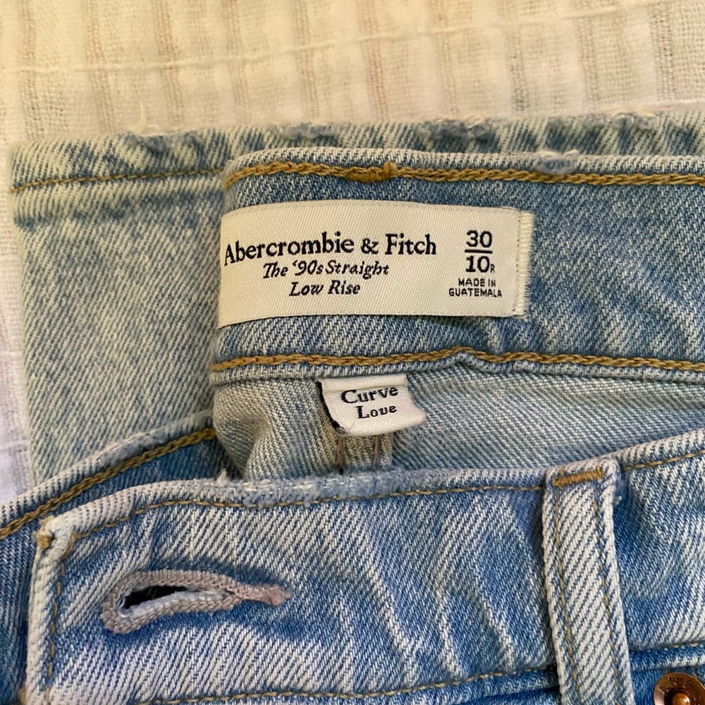 Abercrombie Curve Love Low Rise 90’s Straight Jeans - 30